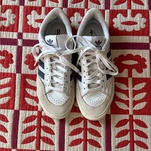 Adidas Nora sneakers size 8.5 white with dark blue stripes and red on the backs